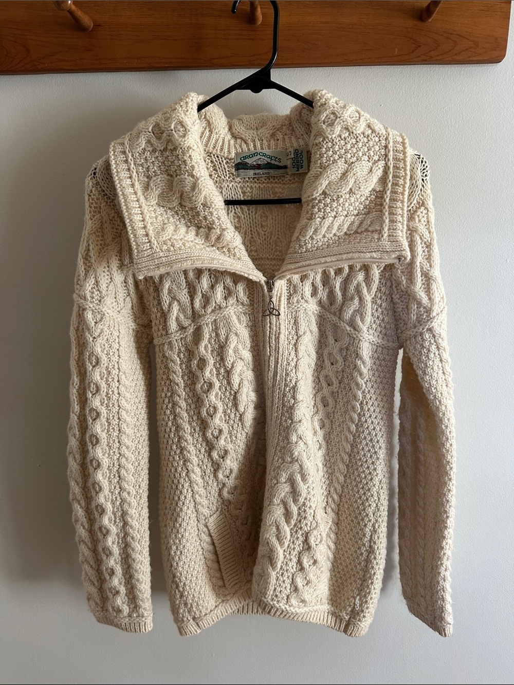 Aran Crafts Cream Cable-Knit Merino Wool